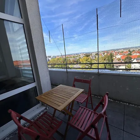 Airport Apartment *